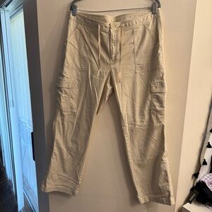 LL Bean Women’s Favorite Fit Tan/Cream Cargo Pants Size 16 Petite